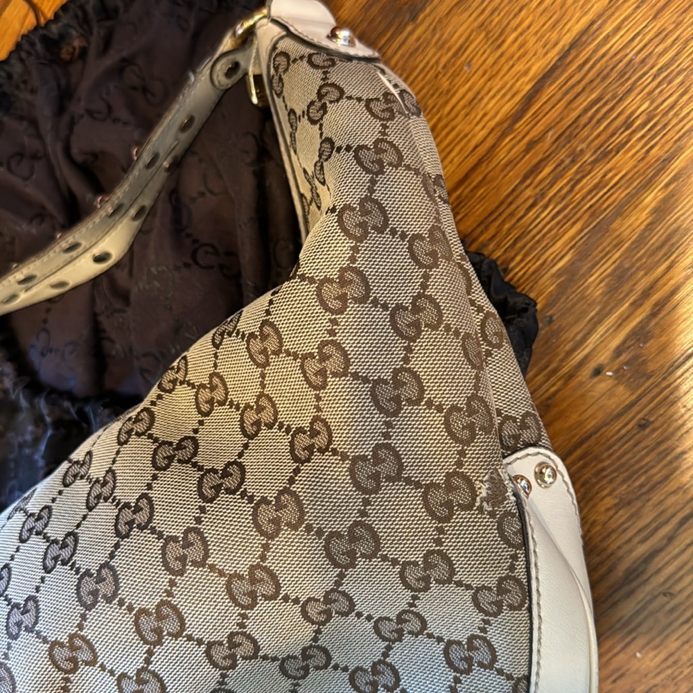 Gucci Hobo in tan cloth & Gucci embossing and cream leather and gold studs. - Picture 8 of 11